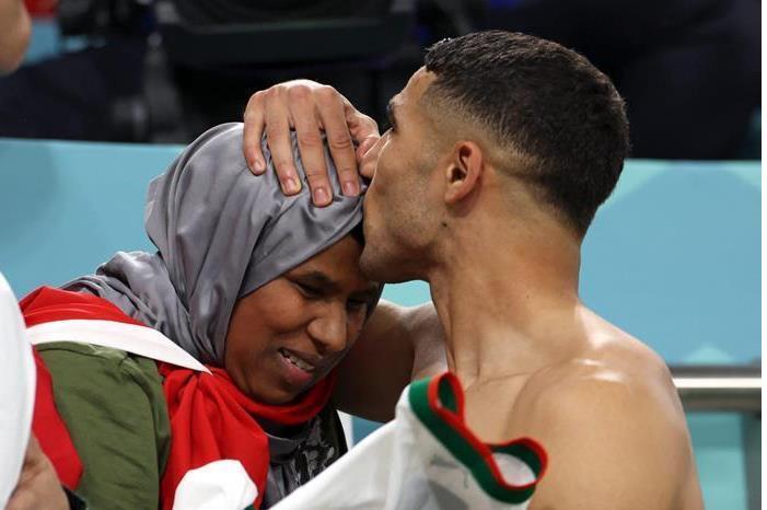 حكيمي: لن أنسى استقبال الجماهير في مسقط رأس أمي