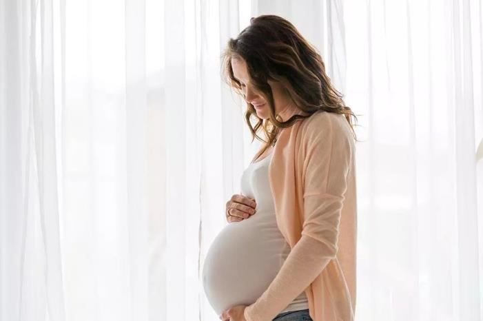 حيل لتجنب علامات التمدد خلال الحمل