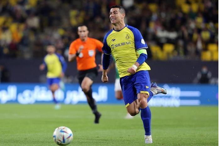 رونالدو خارج التشكيل المثالي لجولة الدوري السعودي
