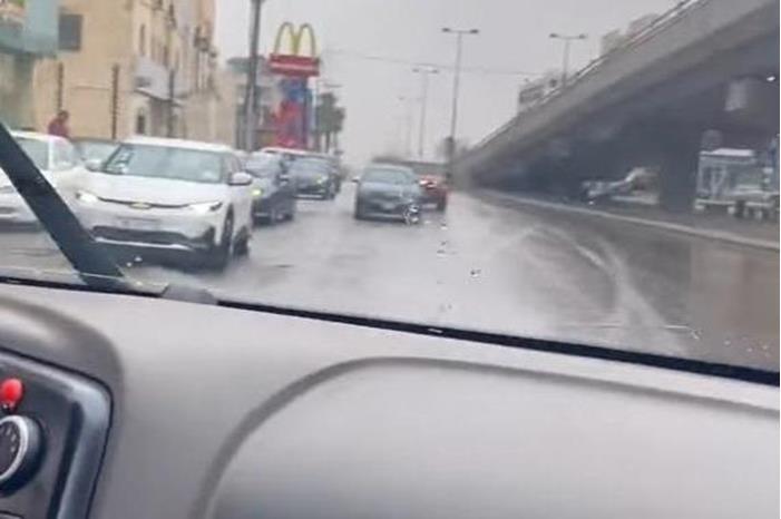 بالفيديو ... ضبط سائق مركبة يقود بتهور في عمان