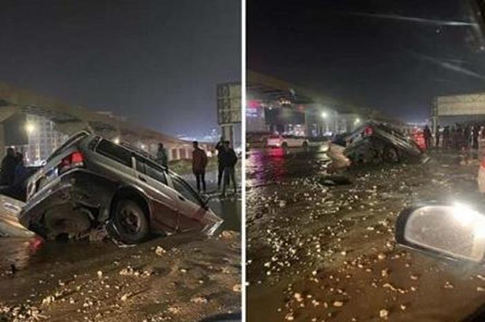 هبوط أرضي يبتلع عدة سيارات في مصر