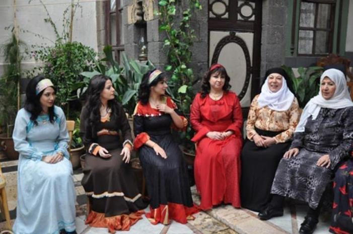 ظهور نادر لنجمة باب الحارة .. صورة