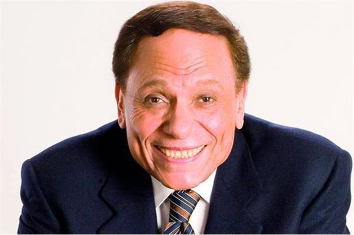 عادل امام يستعد لفيلم الواد وأبوه