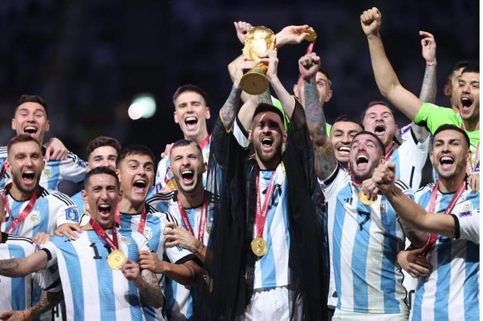 فيفا يفتح تحقيقاً مع الأرجنتين في أحداث حفل توزيع جوائز نهائي كأس العالم