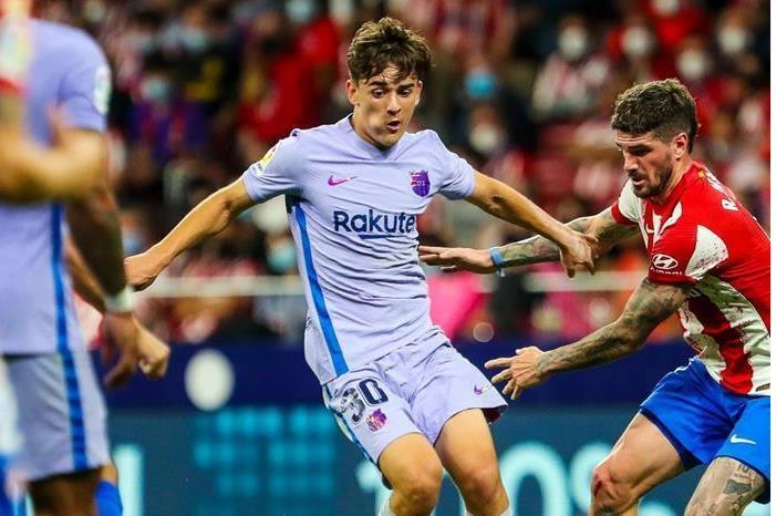 قمة نارية بين أتلتيكو مدريد وبرشلونة بالدوري الإسباني
