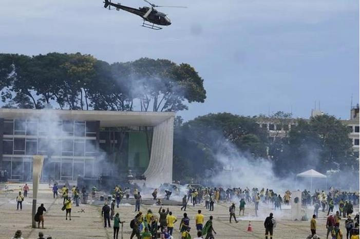 قوات الأمن البرازيلية تعتقل أكثر من 400 شخص على خلفية أعمال الشغب