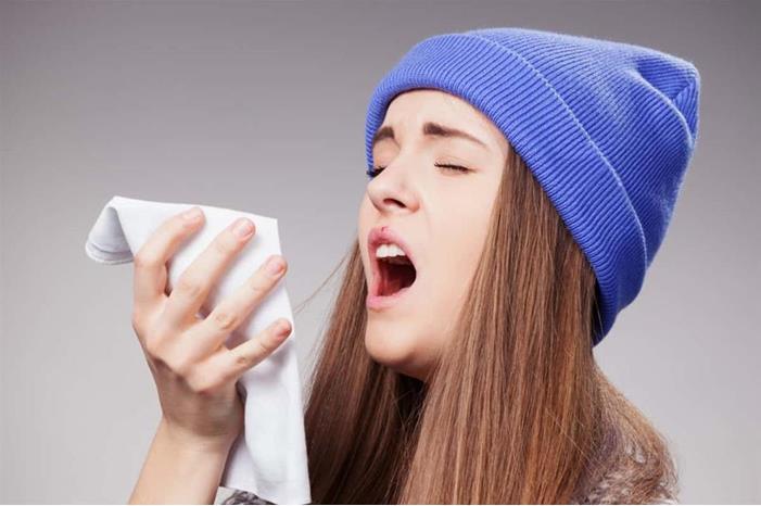 لماذا نغلق أعيننا عند العطس؟
