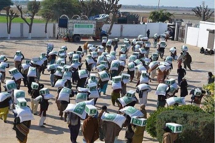 مساعدات إنسانية سعودية للمتضررين من فيضانات باكستان - صور