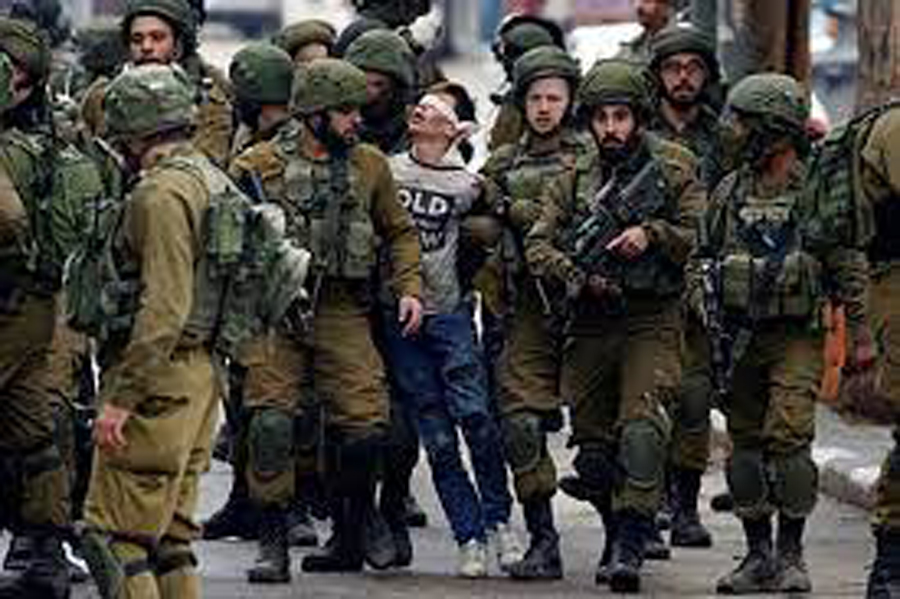 الاحتلال يعتقل 13 فلسطينيا بالضفة الغربية