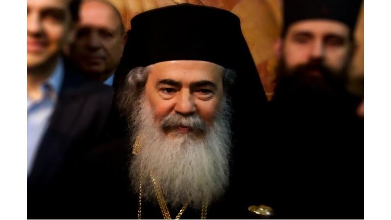 البطريرك ثيوفيلوس الثالث يجدد البيعة للملك وصيا على المقدسات الإسلامية والمسيحية