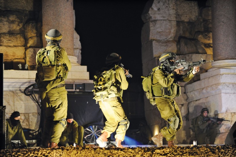 إصابات بمواجهات مع الاحتلال في نابلس واعتقال 15فلسطينيا بالضفة والقدس