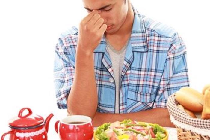 7 أطعمة تسبب الصداع .. واخرى تعالجه
