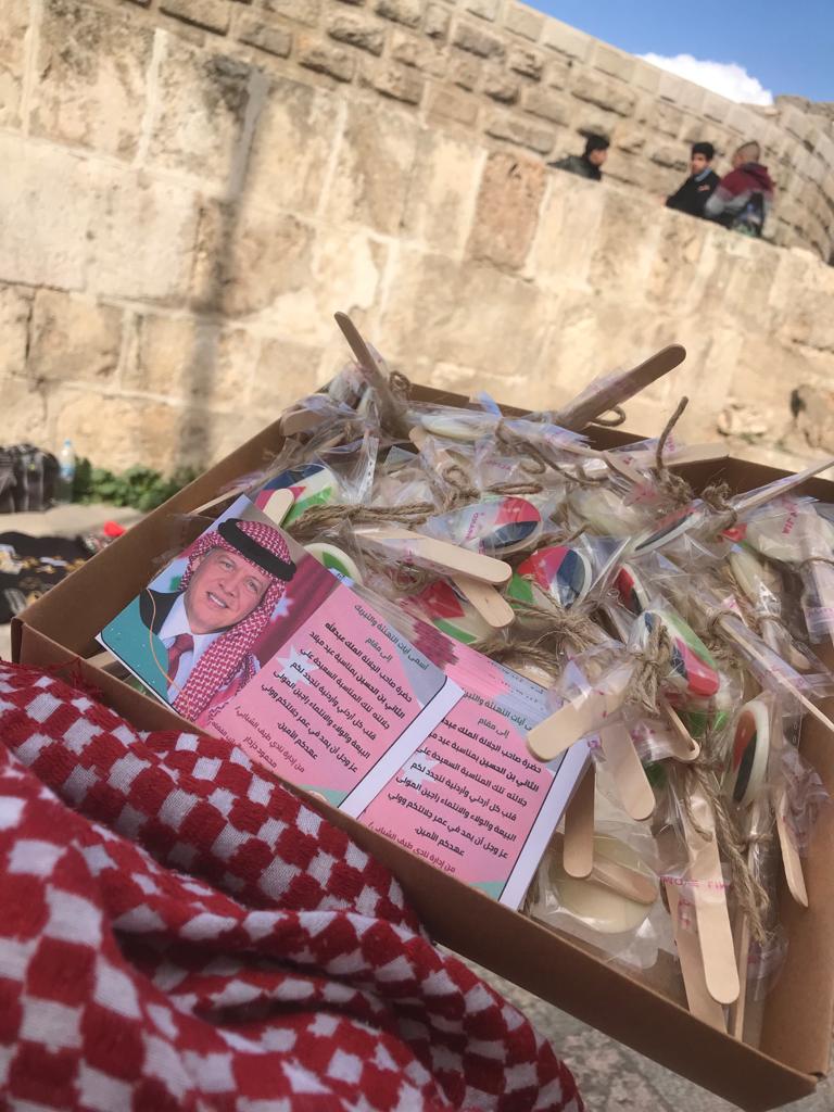 بالصور… جمعية طيف الشبابي توزع هدايا بمناسية عيد ميلاد الملك