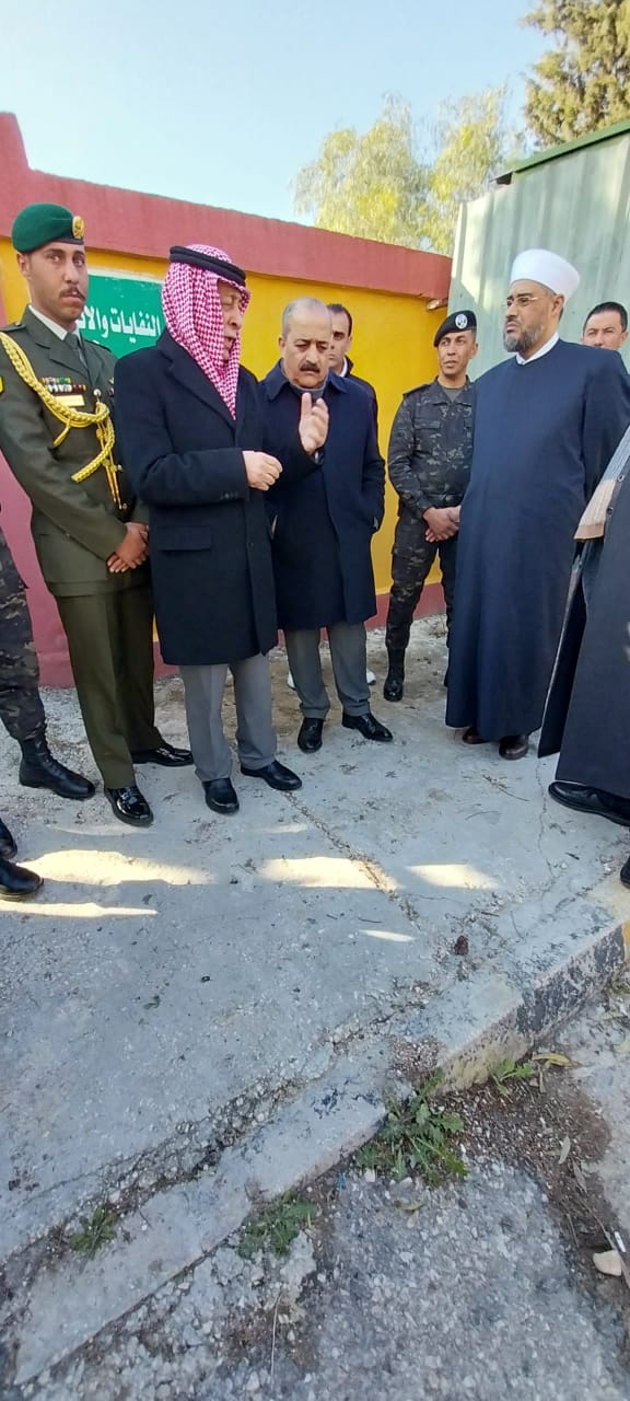 مندوبا عن الملك العيسوي يقدم واجب العزاء لعشيرة البطاينة