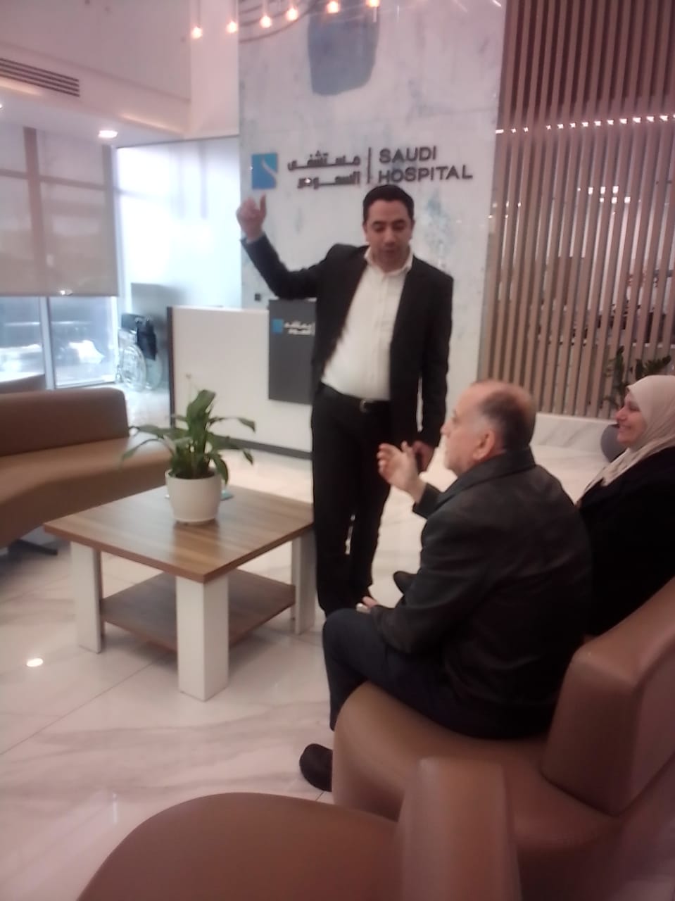 بالصور .. نائب مدير مستشفى السعودي