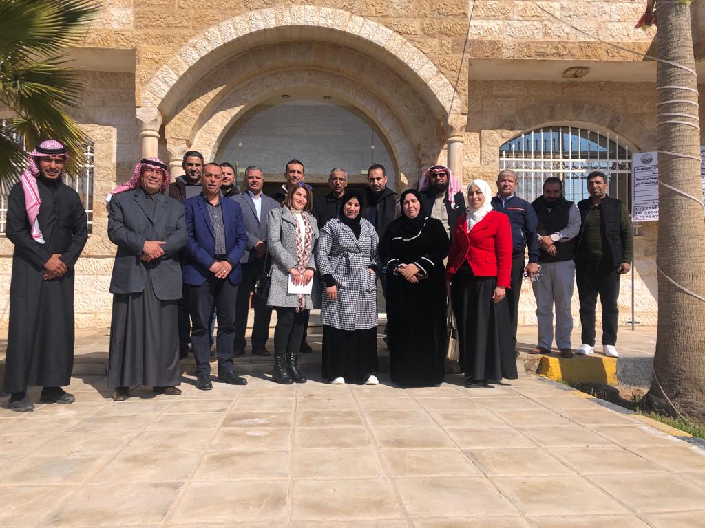 محافظ المفرق سلمان النجادا يترأس اجتماعاً في بلدية المنشية والزعتري ويتفقد مشاريع خدمية