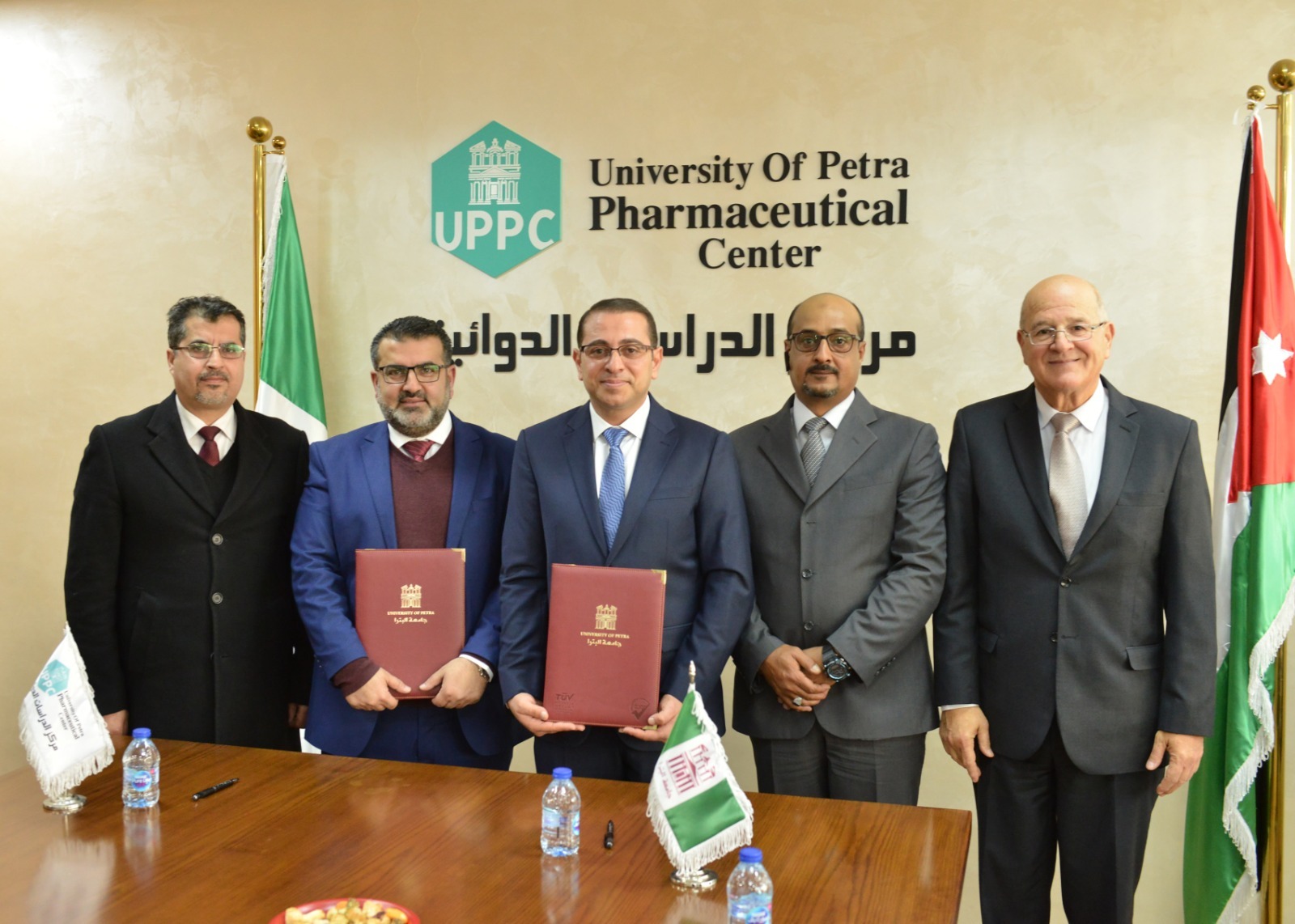 مركز الدراسات الدوائية في جامعة البترا ومركز الأبحاث الدَّوْليّ يوقعان مذكرة تفاهم
