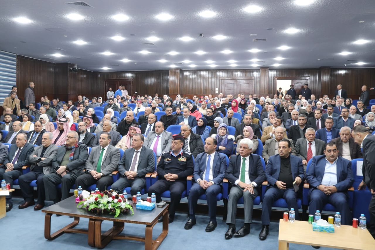 بلدية السلط الكبرى تهنئ الزملاء زيد عوامله و احمد الدبابسة بجائزة الموظف المثالي على مستوى محافظة البلقاء