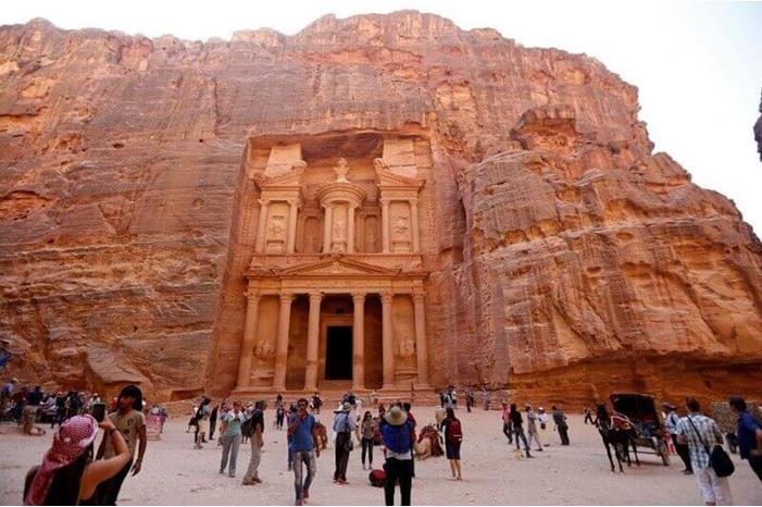 أعداد زوار الأردن الشهر الماضي تتجاوز مستوياتها بعامي 2019 و2022