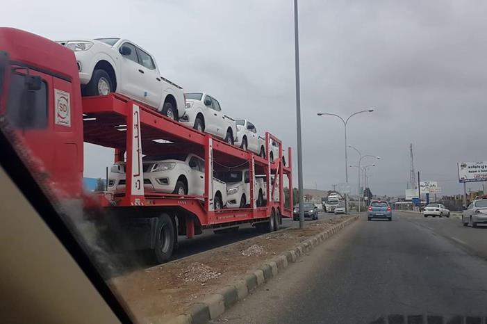 ازدحام مروري على طريق حرة الزرقاء بعد تدهور باص نقل صغير