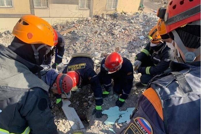 الطوارئ الروسية: العثور على 150 ألف دولار أثناء إزالة الأنقاض في تركيا
