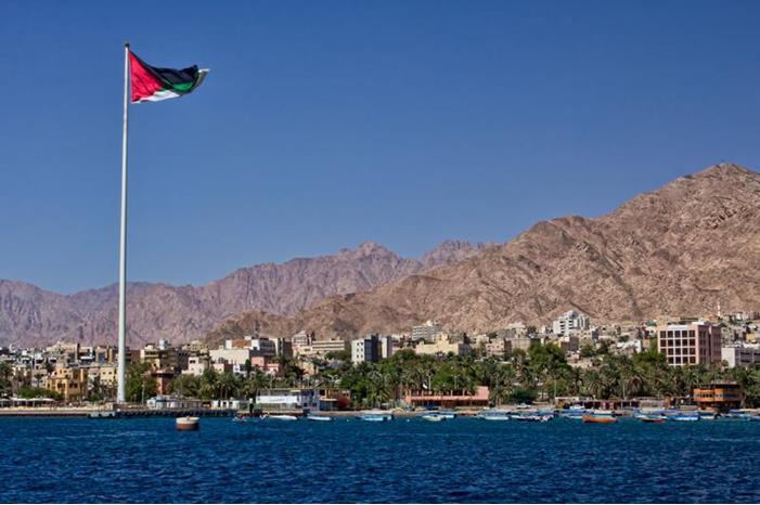 الامن يحقق بوفاة اربعيني عثر على جثته عائمة بمياه العقبة