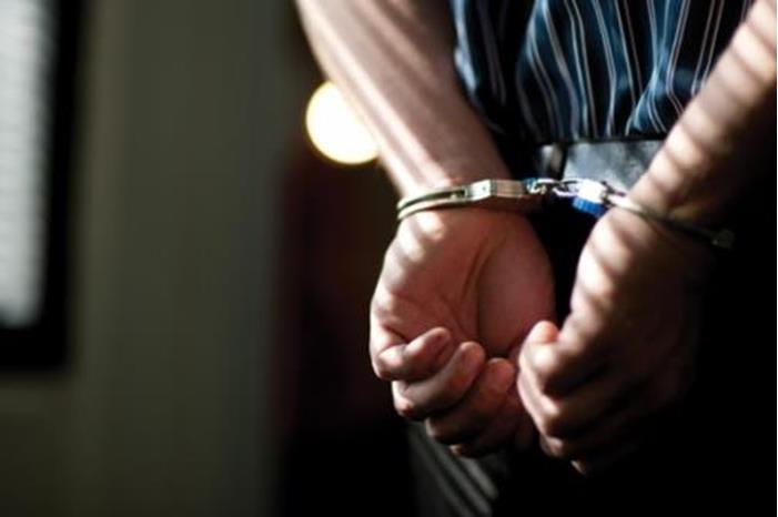 القبض على شخصين أقدما على إضرام النار بمنزل مواطن في إربد