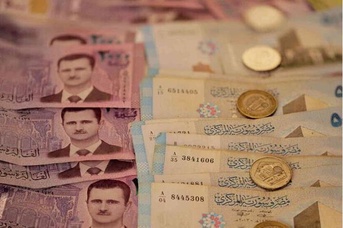 مصرف سوريا يحدد ٧١٠٠ ليرة مقابل الدولار الأمريكي