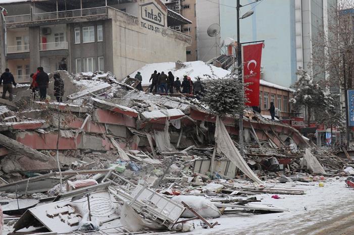 انهيار عدة مبان في مالاتيا جنوبي تركيا إثر زلزال اليوم