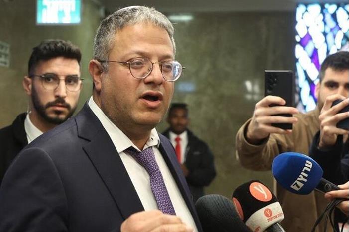 بن غفير يصدر أمرا بمعاقبة الأسرى الفلسطينيين أثناء الاستحمام