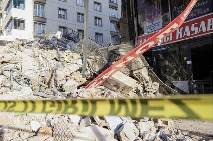 تركيا: اعتقال 184 شخصا على علاقة بالأبنية المنهارة في الزلزال