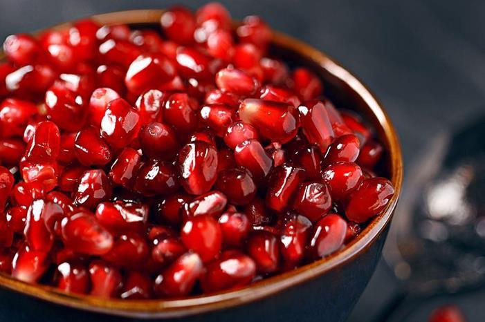 حالة واحدة قد يتسبب بها الرمان في زيادة الوزن
