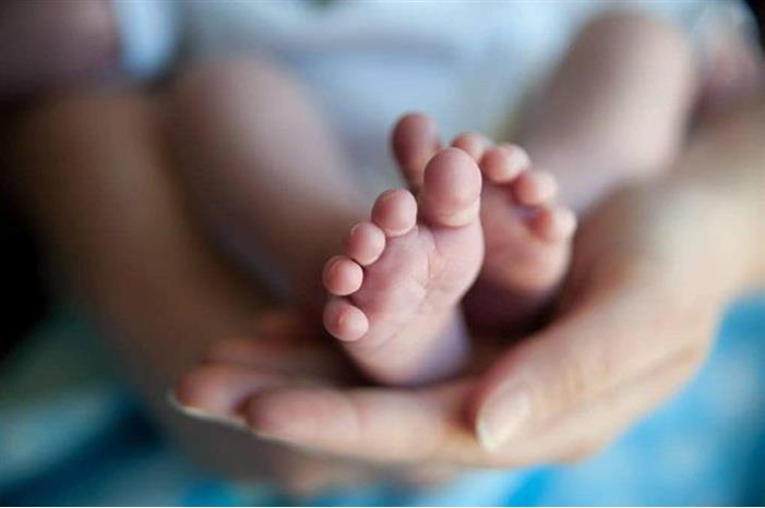 دولة عربية تعلن عن مكافأة مالية لكل أم تنجب طفلين فقط