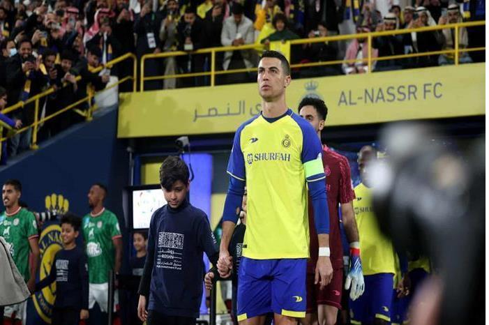 رونالدو يقود النصر أمام الوحدة للإبتعاد بصدارة الدوري السعودي