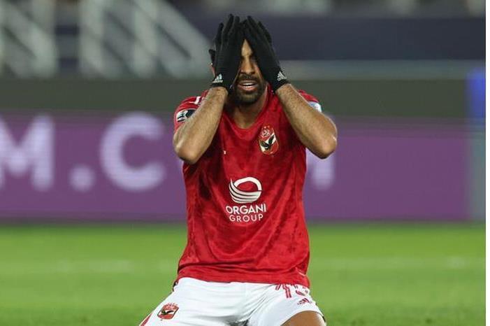 طلب لاعب الأهلي من نجم الريال يفجر غضب جماهير النادي المصري