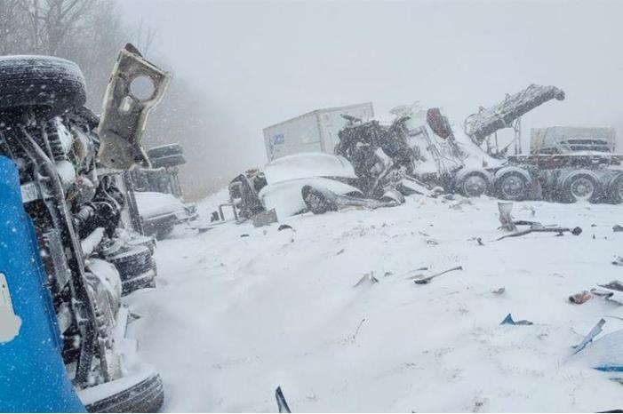 عاصفة ثلجية مدمرة تضرب كاليفورنيا وإلغاء 340 رحلة جوية