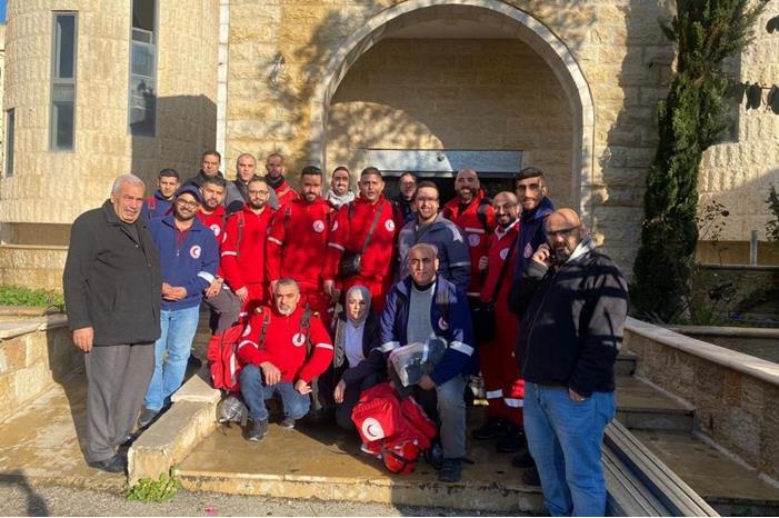 فرق من "الهلال الأحمر" الفلسطيني تغادر لمساندة تركيا وسورية