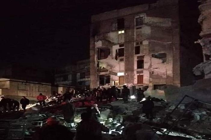 فنان شهير يروي لحظات صعبة عاشها جراء الهزة الأرضية