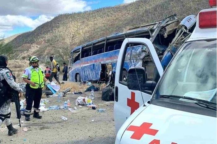 مصرع ١٥ شخص وإصابة ٤٠ اخرين بحادث انقلاب حافلة في المكسيك