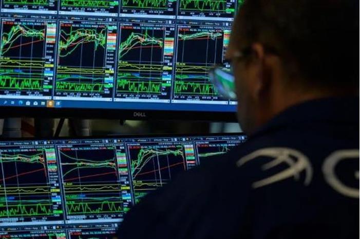 مؤشرات وول ستريت تتباين في أسبوع وسط قلق من الفائدة