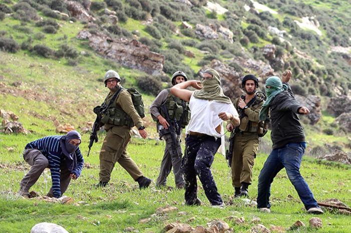 مستوطنون يعتدون على فلسطيني في بيت لحم