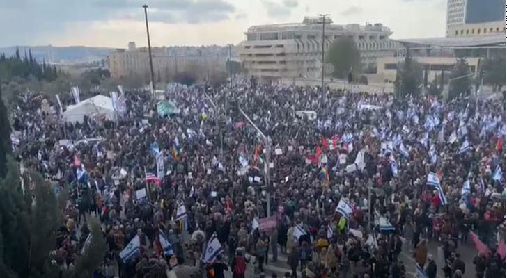 مسيرة رافضة لخطة نتنياهو برض تغييرات على النظام القضائي