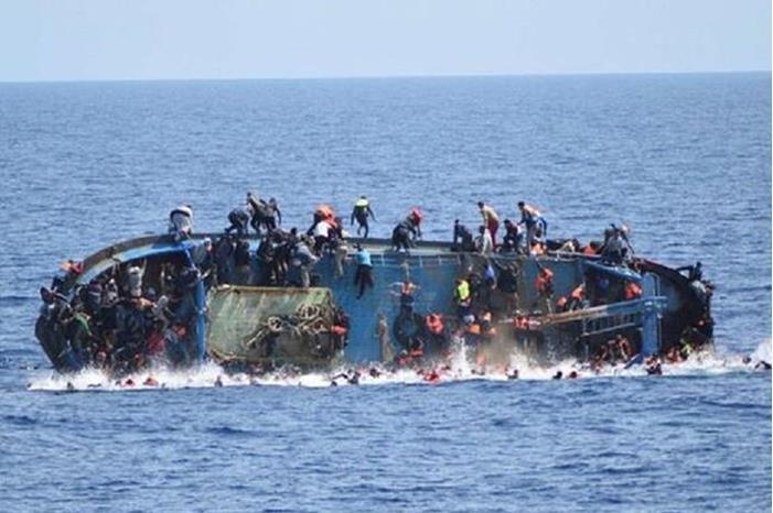 مصرع 40 مهاجرا قبالة السواحل الإيطالية