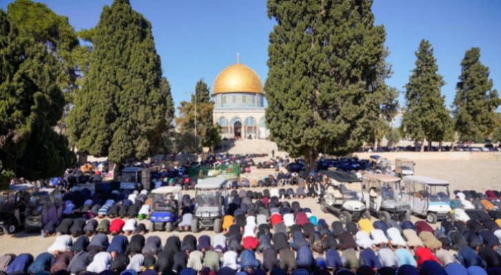 ٨٠ ألفا يؤدون صلاة الجمعة في الأقصى