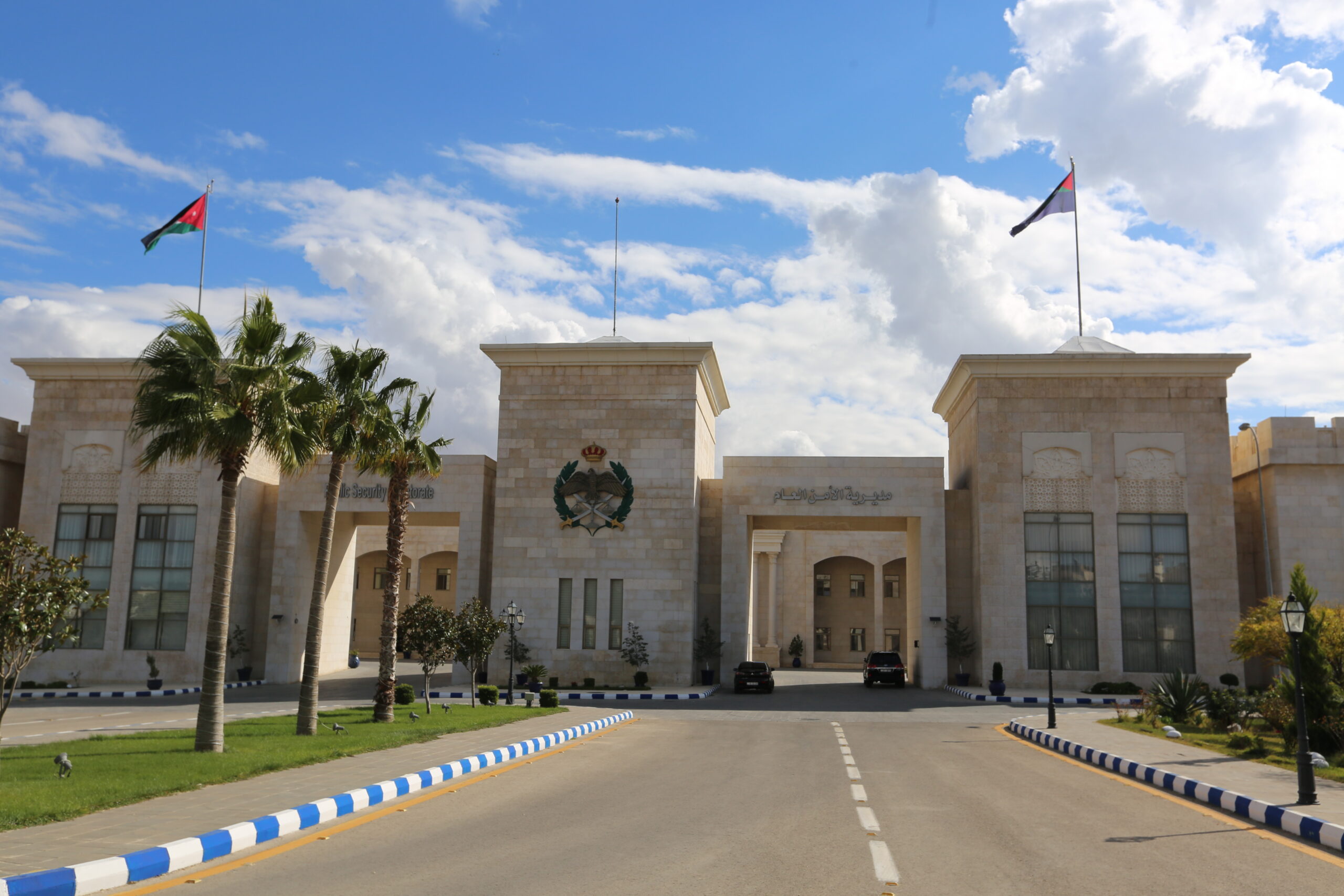 الامن العام : إصابة ضابط ومدنيين من قبل أحد المشبوهين