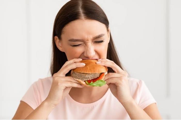3 عادات أكل تؤدي إلى زيادة الوزن