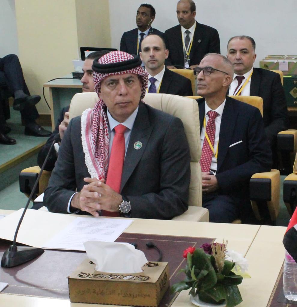 الخالدي : الوزير الفراية بالشماغ الأحمر في مؤتمر تونس .. رسالة عروبية عميقة