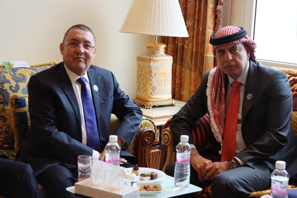 الفراية يلتقي بنظيره الجزائري ويستعرضان العلاقات بين البلدين