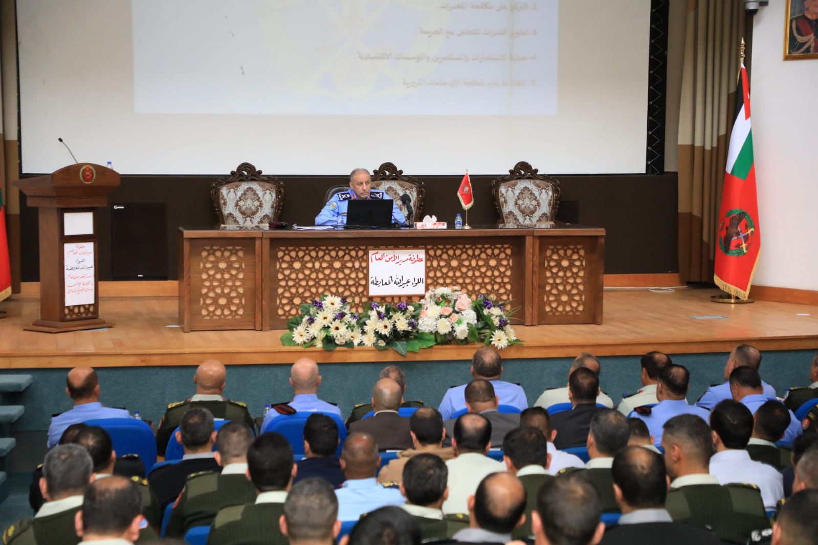 اللواء المعايطة يحاضر في كلية القيادة والأركان الملكية الأردنية