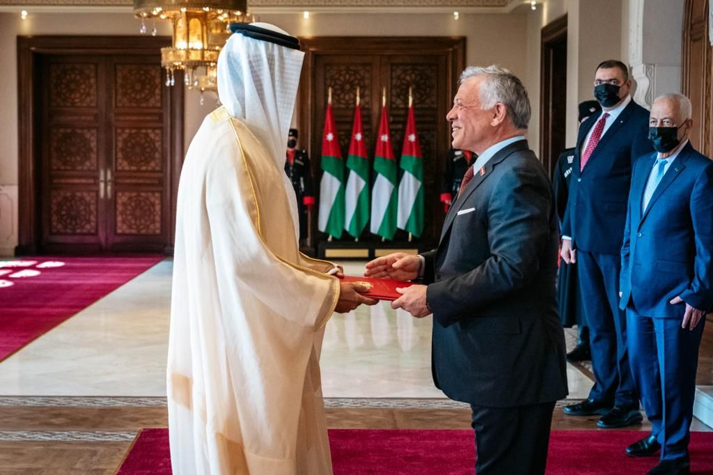 الملك يتسلم أوراق اعتماد الشيخ خليفة بن محمد آل نهيان سفير الإمارات الجديد لدى الأردن